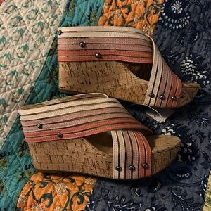 Adorable Lucky Brand wedge